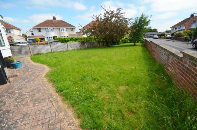 FRONT GARDEN