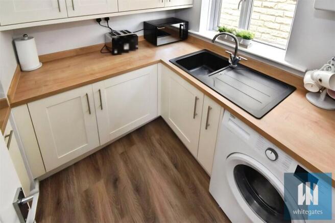 2 bed Terraced to rent Image 4