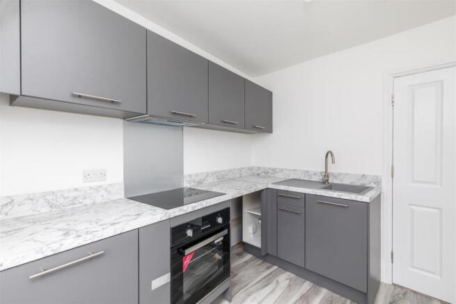 P2304 KITCHEN 2.JPG