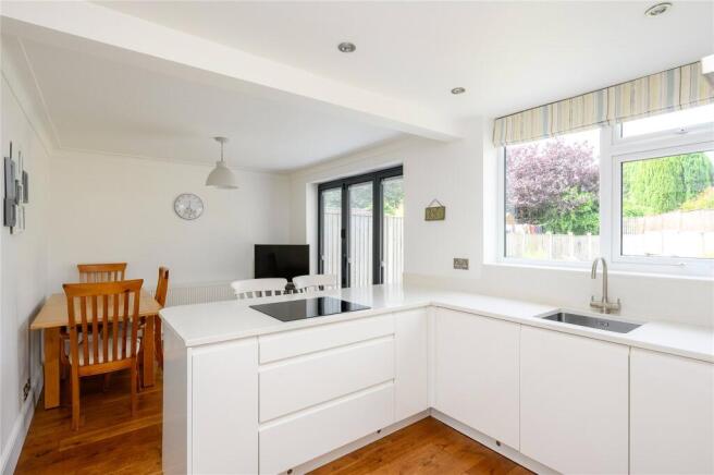 4 bed Semi-Detached for sale Image 4