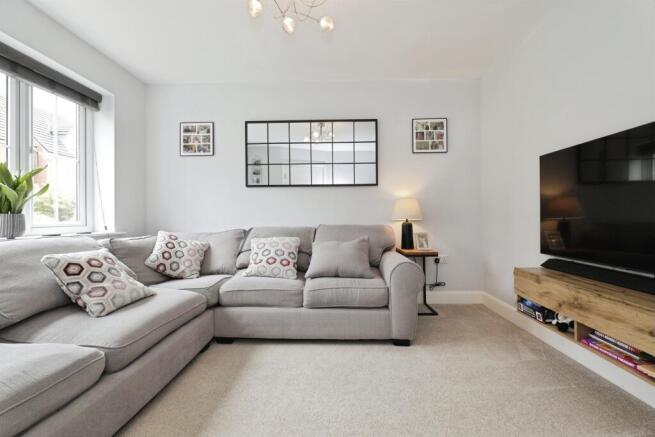 3 bed Semi-Detached for sale Image 6