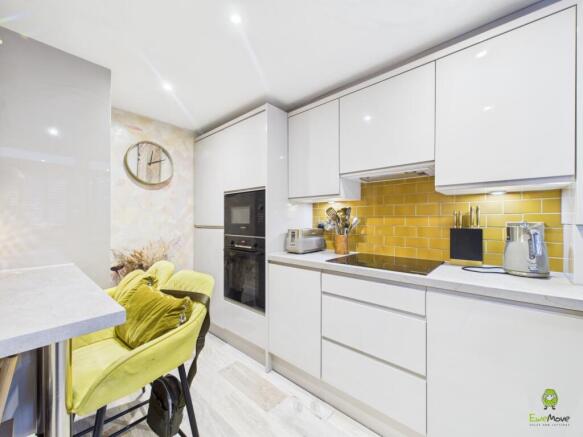 CAM03779G0-PR0318-STILL006