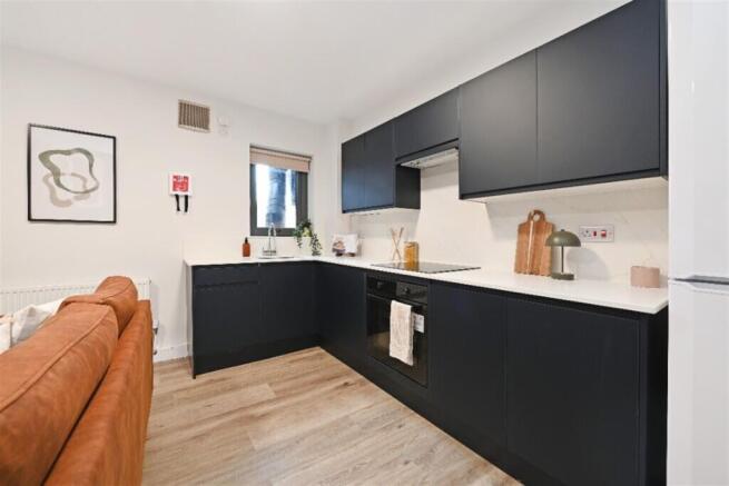 3 bed Apartment to rent Image 9
