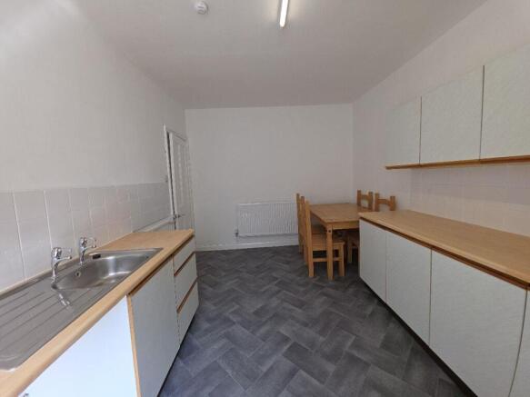 2 bed Flat to rent Image 4