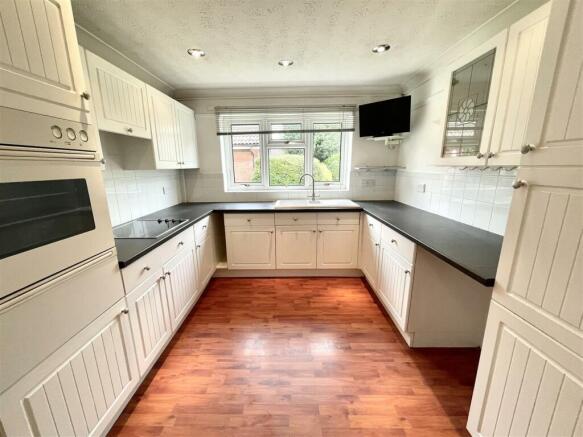 KITCHEN :