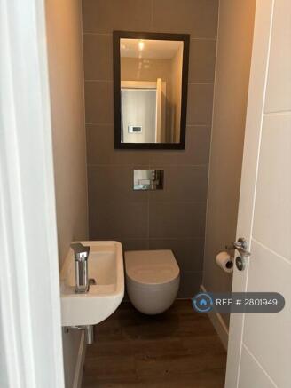 3 bed Flat to rent Image 10