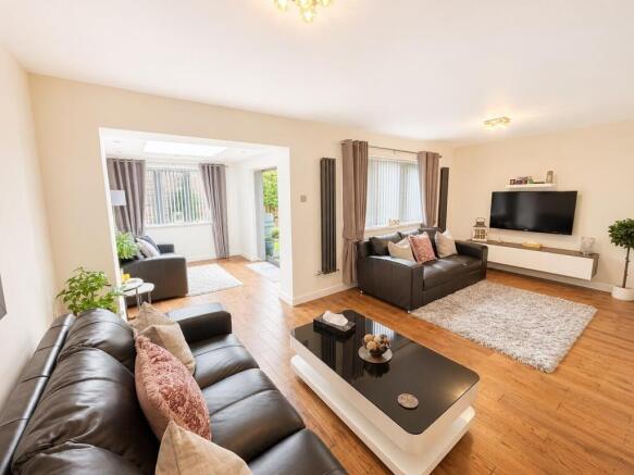 4 bed Detached for sale Image 6
