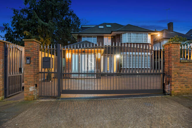 Beautiful 8 Bedroom Detached Home in Kingston
