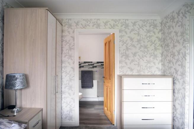 Bedroom to en-suite
