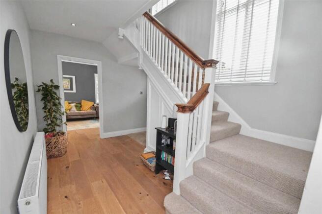 5 bed Detached for sale Image 12