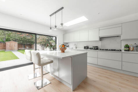 Avenue Road, Pinner, HA5