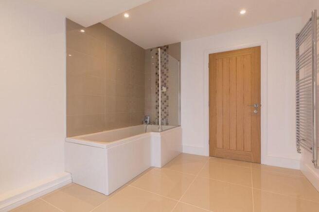 Main Bathroom 2
