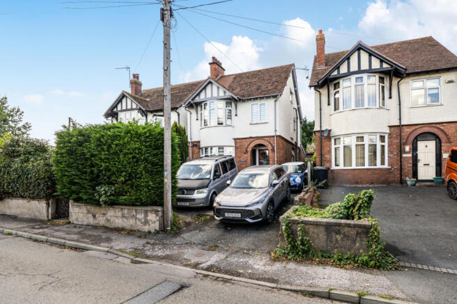3-bed detached on Hereford Road, Leominster, Herefordshire, £375,000