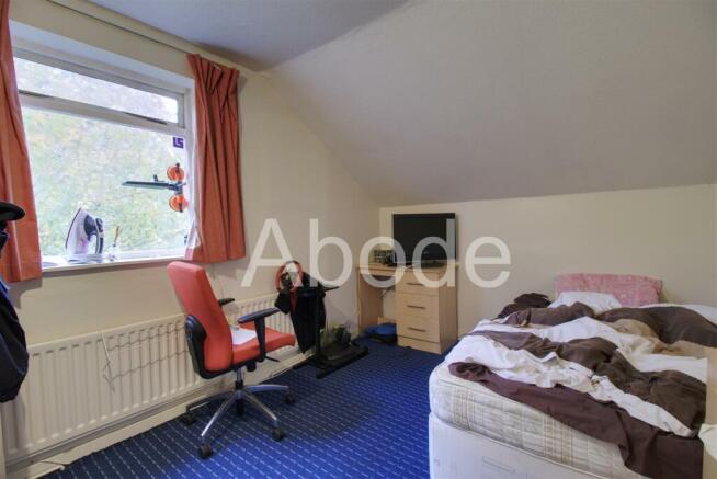 8 bed House to rent Image 12