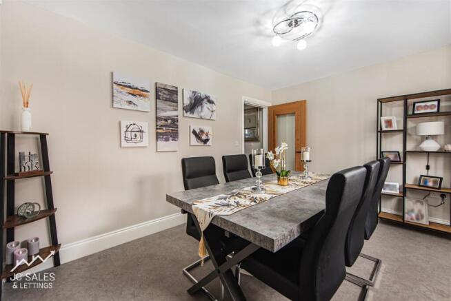 4 bed Detached for sale Image 10