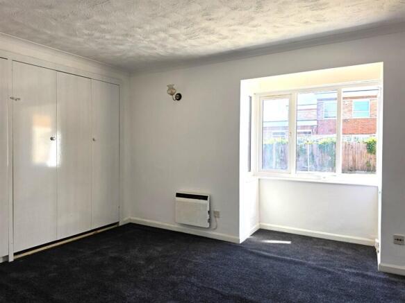 Harlington Road, UXBRIDGE photo 5