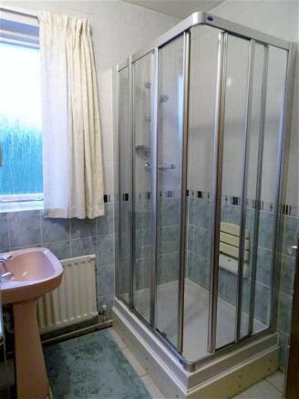 SHOWER ROOM: