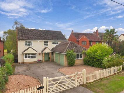Bromley Road, Frating, CO7