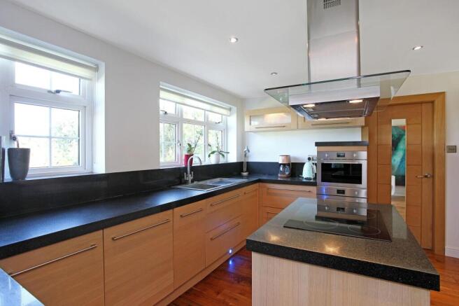 4 bed Detached for sale Image 5