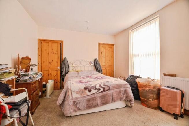 4 bed Flat for sale Image 4