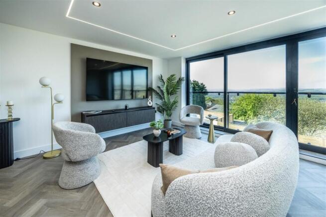 4 bed Detached for sale Image 9