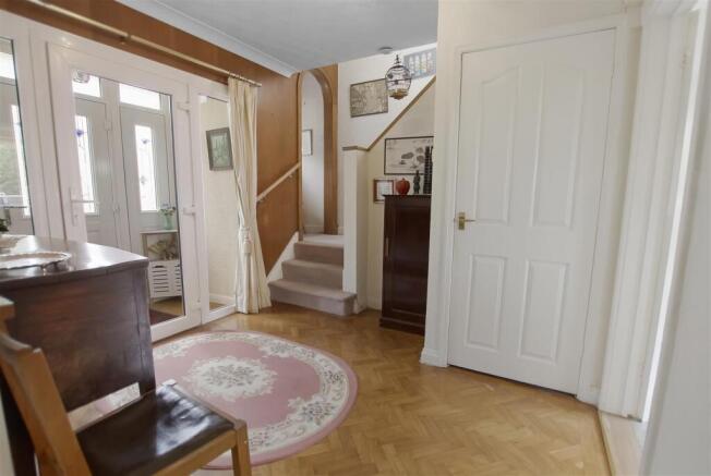 4 bed Detached for sale Image 8