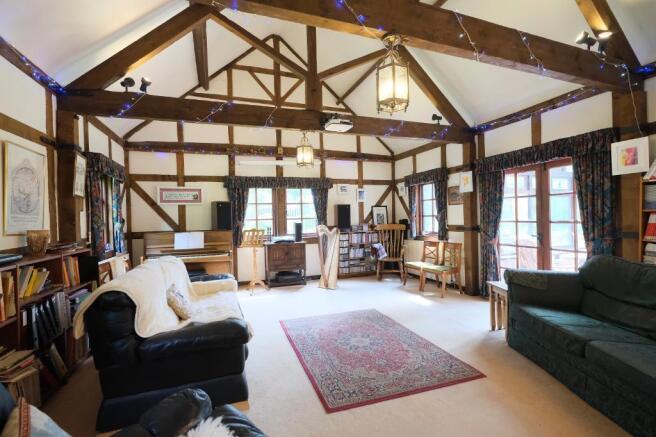 Family room, vaulted ceilings 22' x 18'