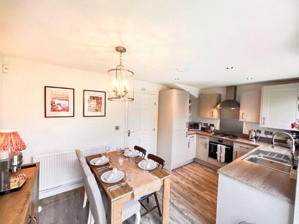 3 bed House for sale Image 5