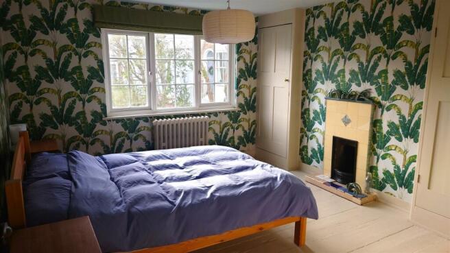 Bedroom 1 01.JPG