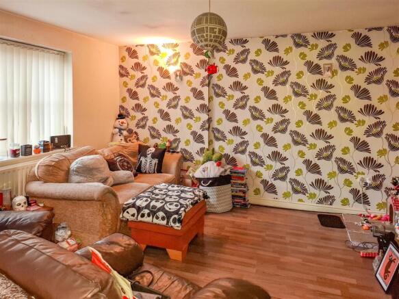 3 bed Apartment for sale Image 4