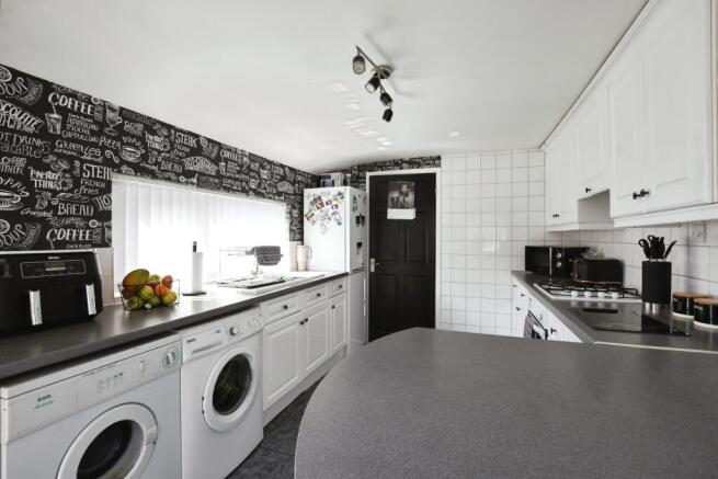 3 bed Terraced for sale Image 12