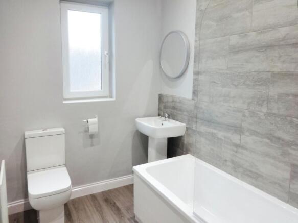 2 bed Terraced to rent Image 8