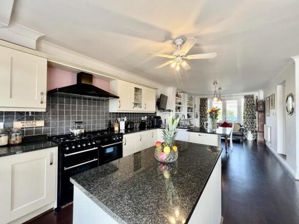 Waterside Close, Faversham photo 4