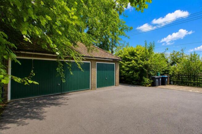 Malting Lane, Aldbury, Tring photo 4