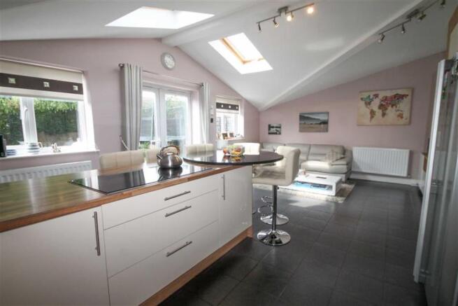 Kitchen/dining/family room