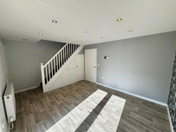 Living Room (2/3)