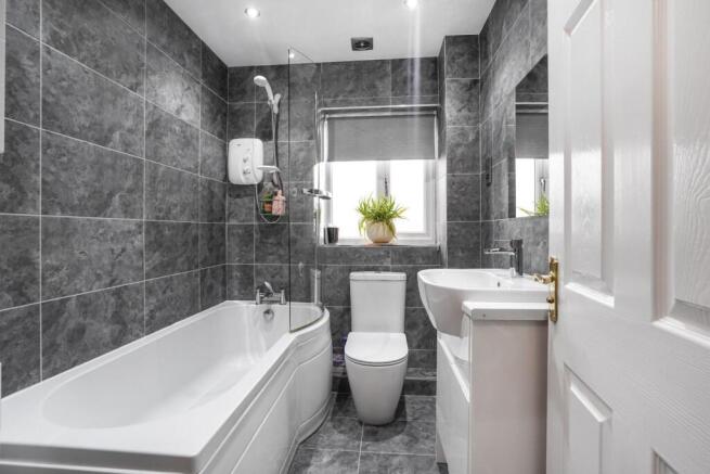 4 bed Detached for sale Image 6