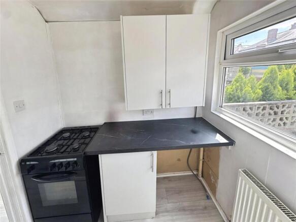 3 bed Semi-Detached to rent Image 9