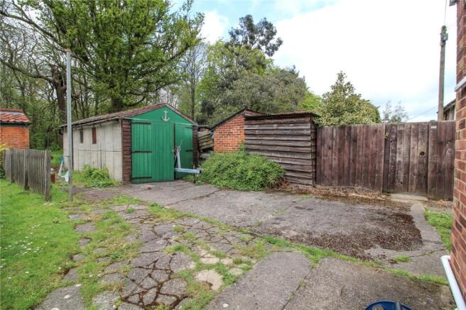Garage & Courtyard