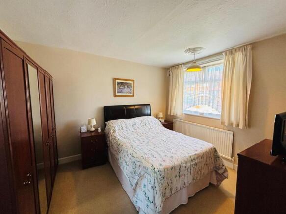 3 bed Semi-Detached for sale Image 10