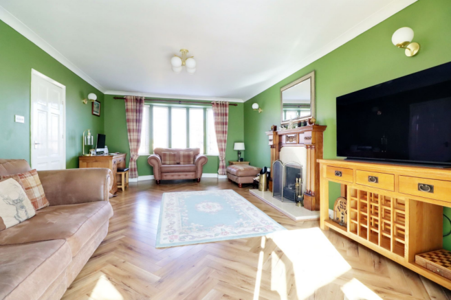 4 bed Detached for sale Image 5