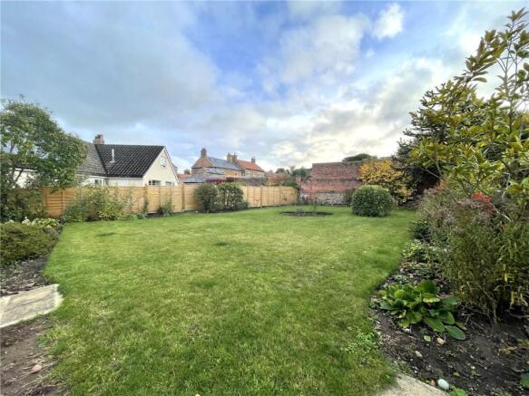 5 bed Detached to rent Image 10