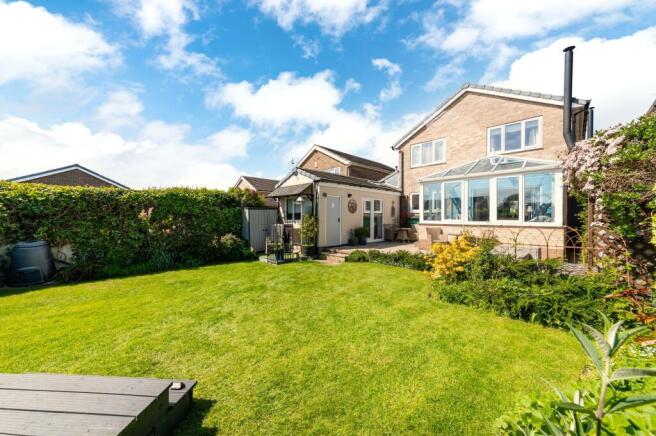 Woodside Avenue, Wrenthorpe, WF2 photo 4