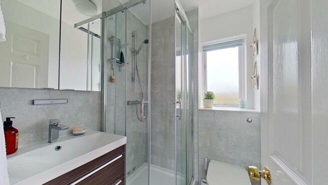 EN SUITE SHOWER ROOM