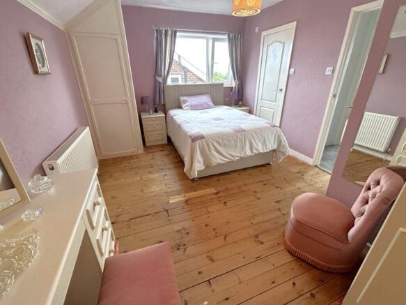 5 bed Semi-Detached for sale Image 10