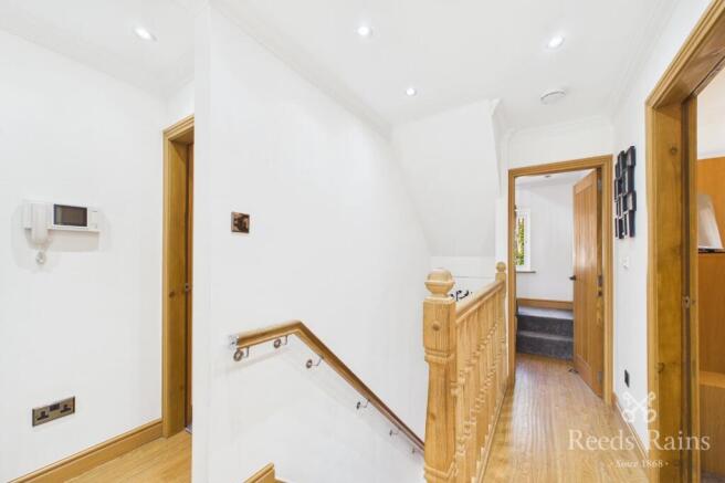 4 bed Detached for sale Image 12