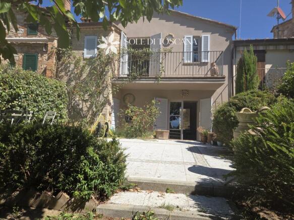 Montefollonico_villa_for_sale_with_private_garden (53)