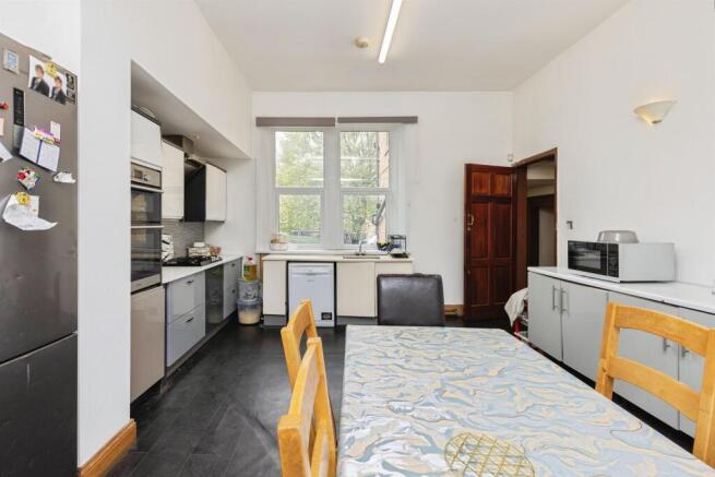 6 bed Semi-Detached for sale Image 6