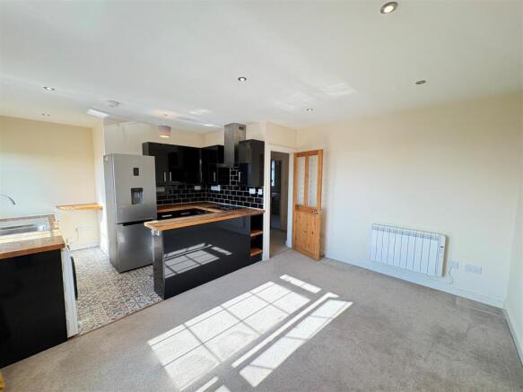sitting room kitchen topsham.jpg