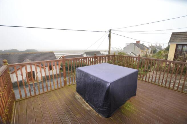 RAISED DECKED SEATING AREA